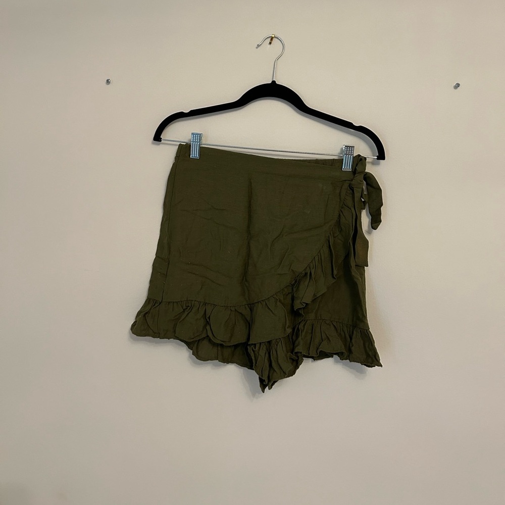 Green Skort Fashion on Earth